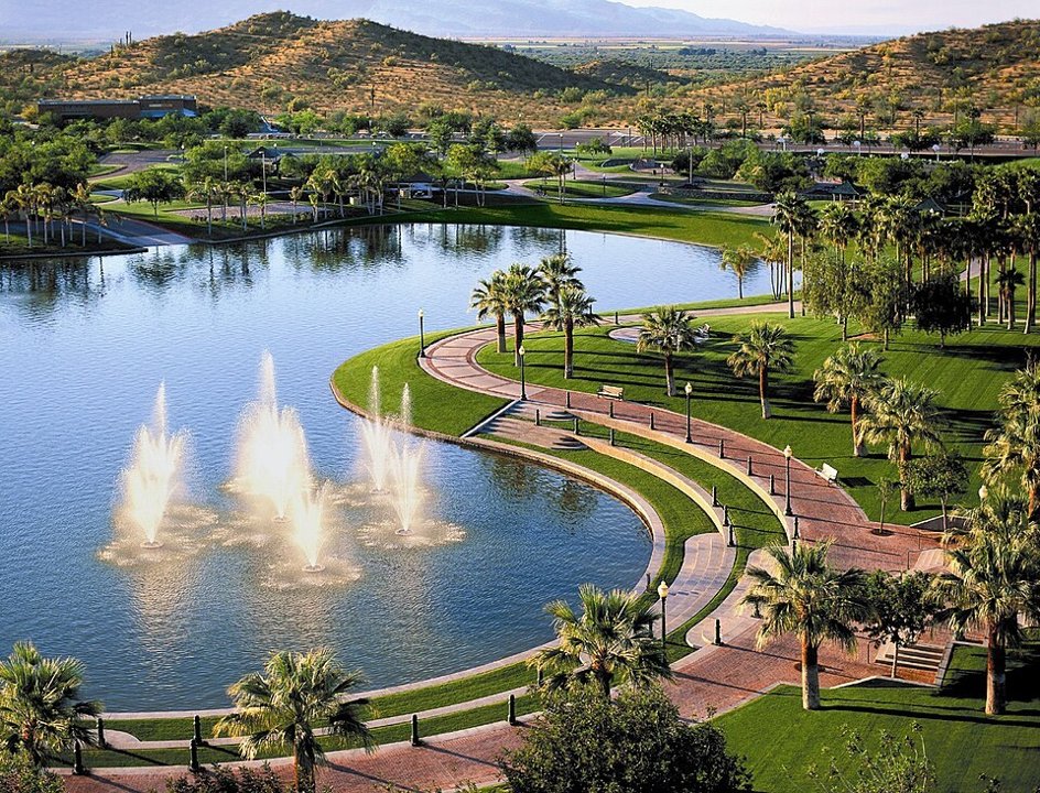 North Lake and walking paths in Estrella